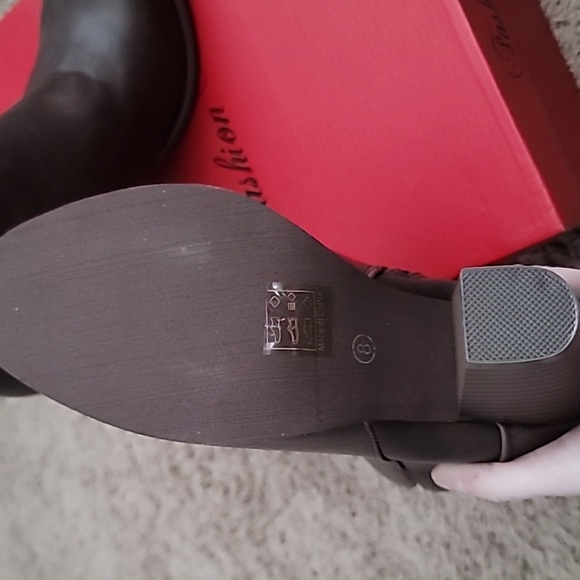 Brown Fashion Focus Booties NWT - Size 8 - Picture 3 of 8